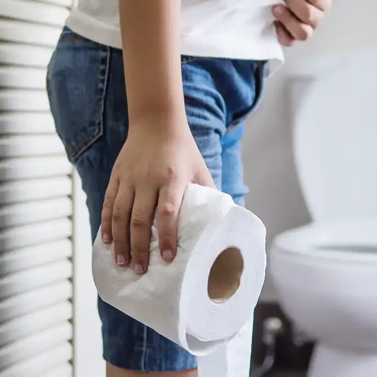 straining-while-urinating-and-squirming-to-the-night-toilet